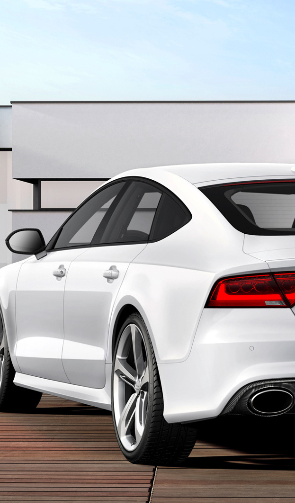 Красивый автомобиль Audi rs7 в Москве