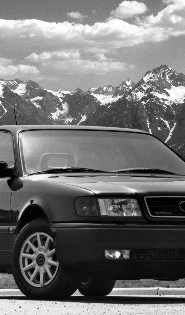 Автомобиль марки Audi модели 100