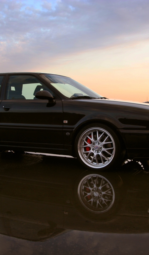 Автомобиль марки Audi модели 80