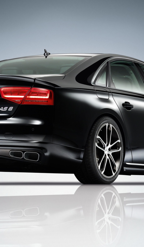 Автомобиль марки Audi модели a8