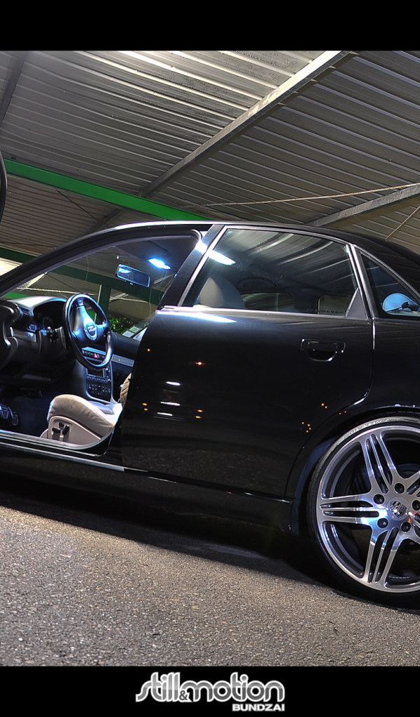 Автомобиль марки Audi модели b5