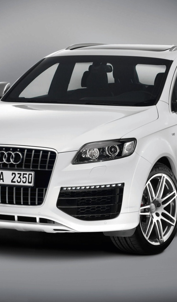 Автомобиль марки Audi модели q7