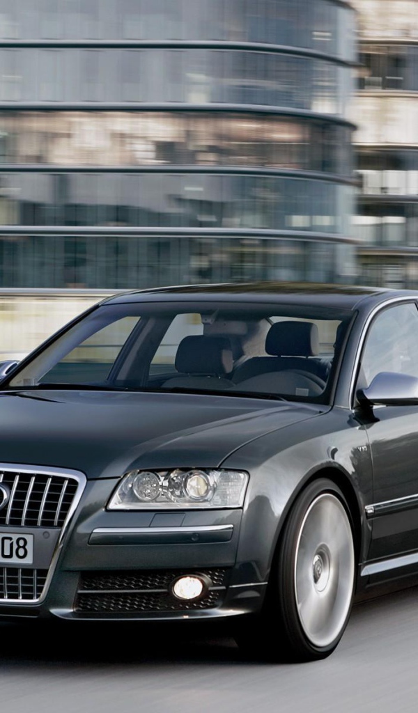 Автомобиль марки Audi модели s8