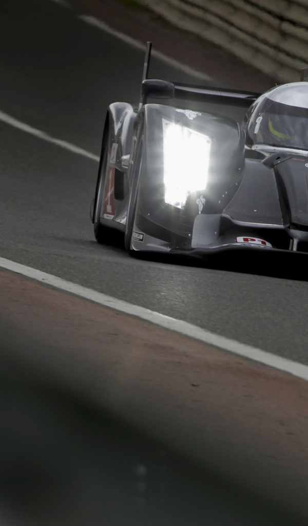 Автомобиль марки Audi модели tdi