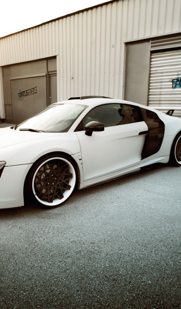 Автомобиль марки Audi модели 2014