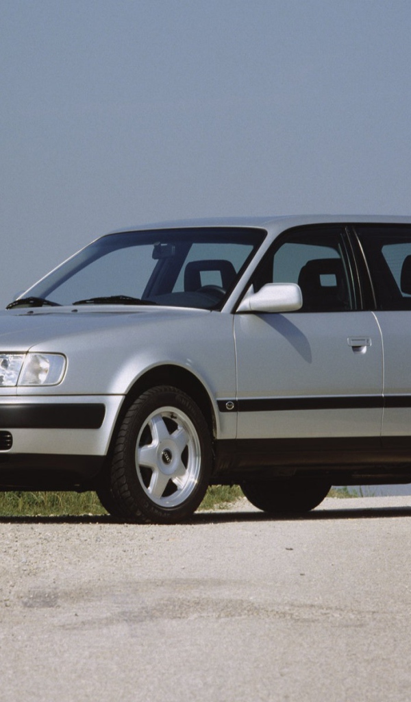 Новый автомобиль Audi 100