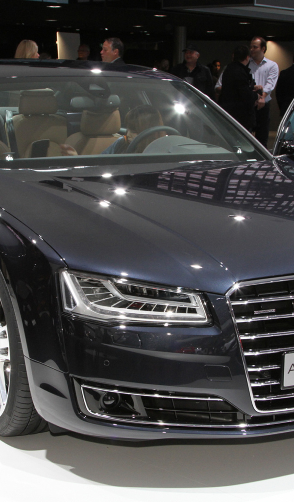 Новый автомобиль Audi A8 2014