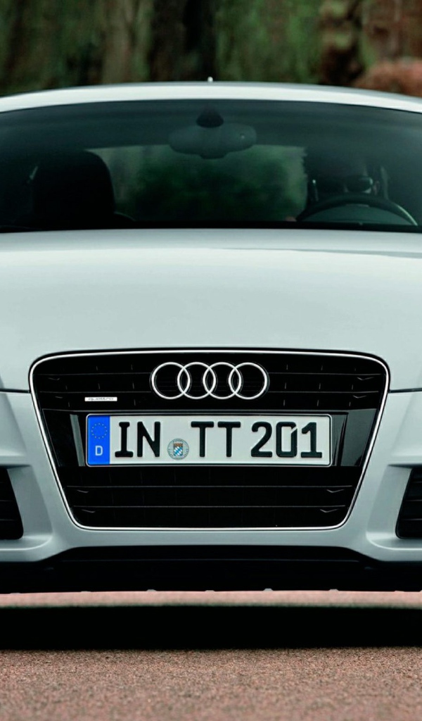 Новая машина Audi TT 2014 года