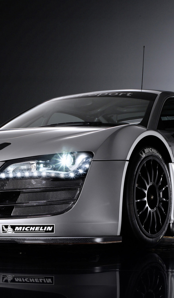 Новая машина Audi r8