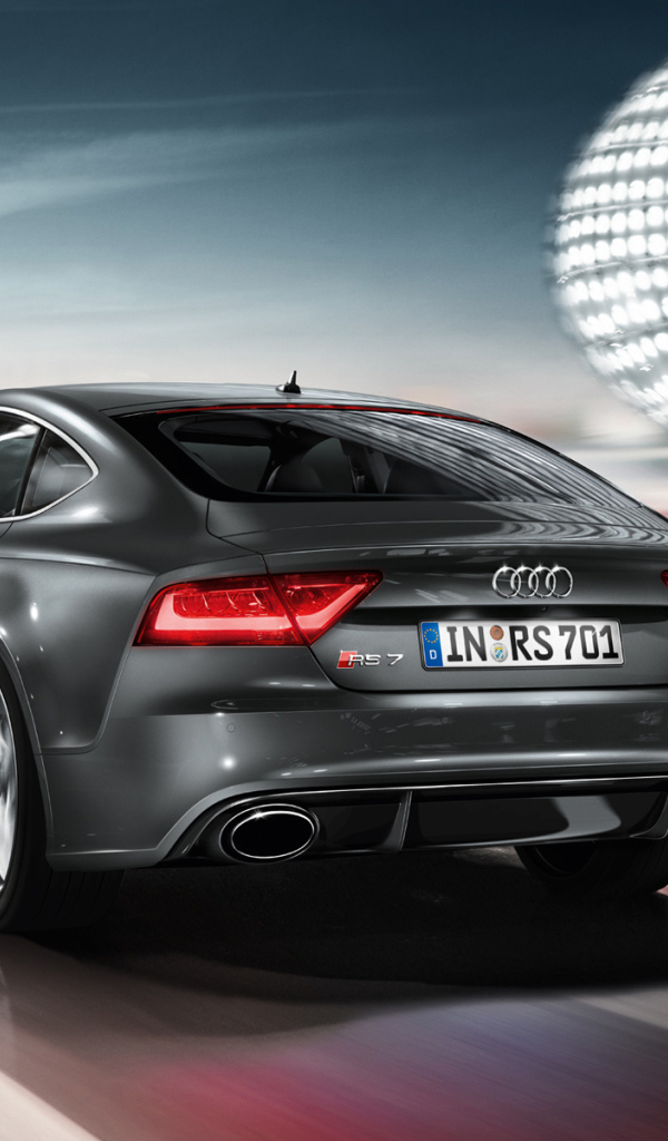 Новая машина Audi rs7