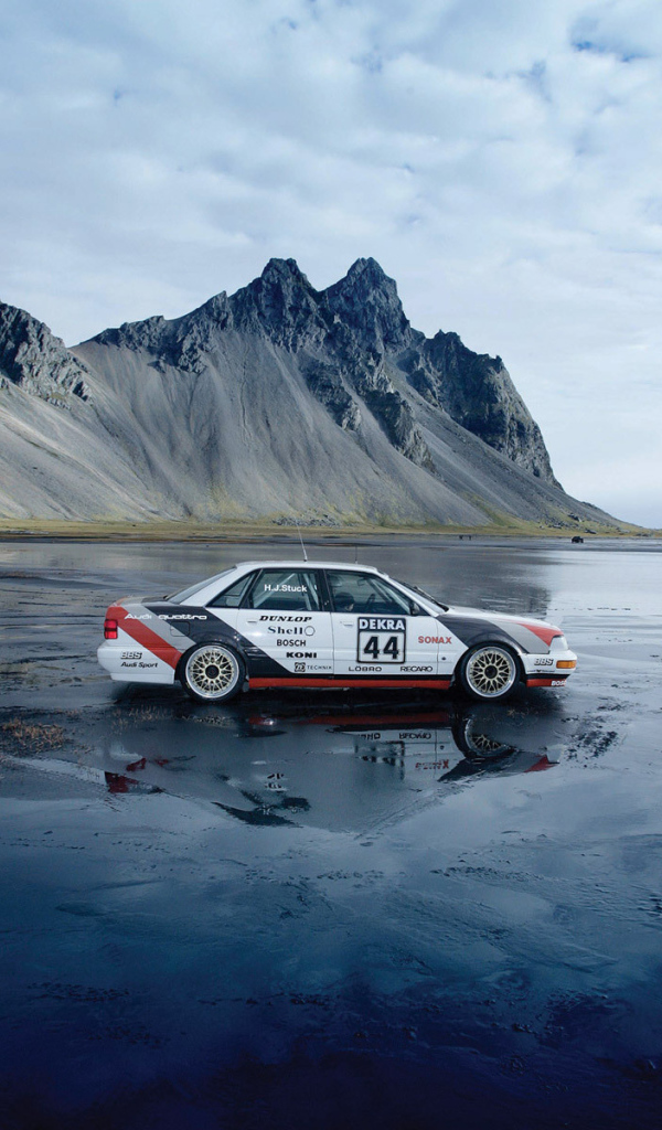 Надежная машина Audi quattro