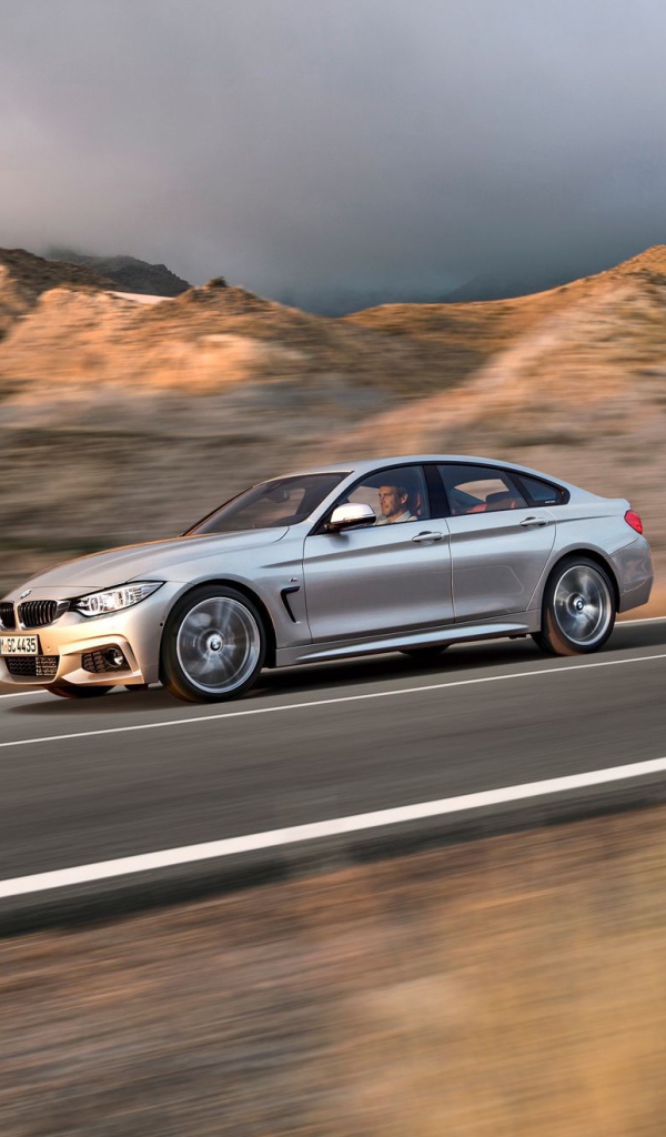 Красивый автомобиль BMW 4-series 2014