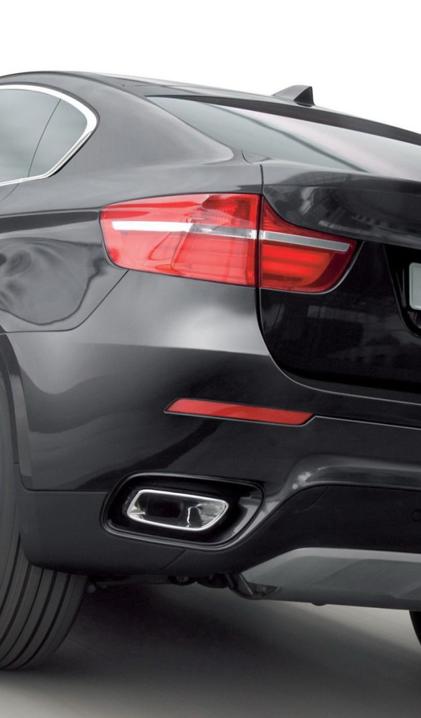 Красивый автомобиль BMW X6 2014 года года в Москве