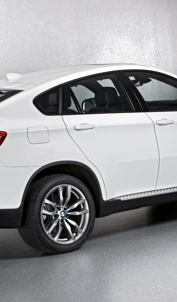 Дизайн автомобиля BMW X6 2014 года