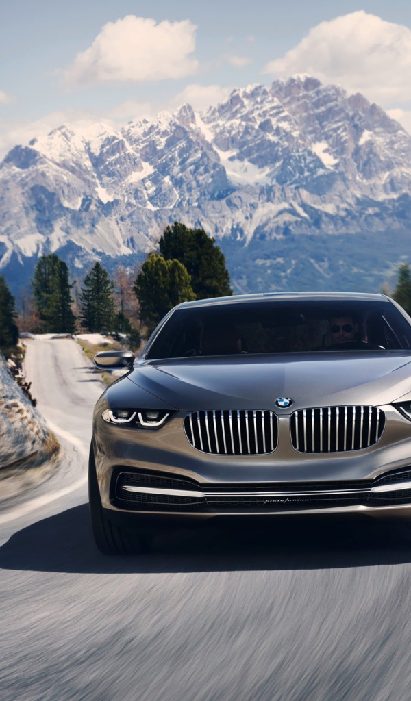 BMW на горной дороге