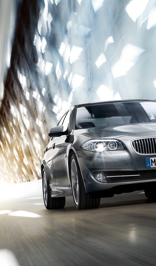 BMW на скоростной трассе