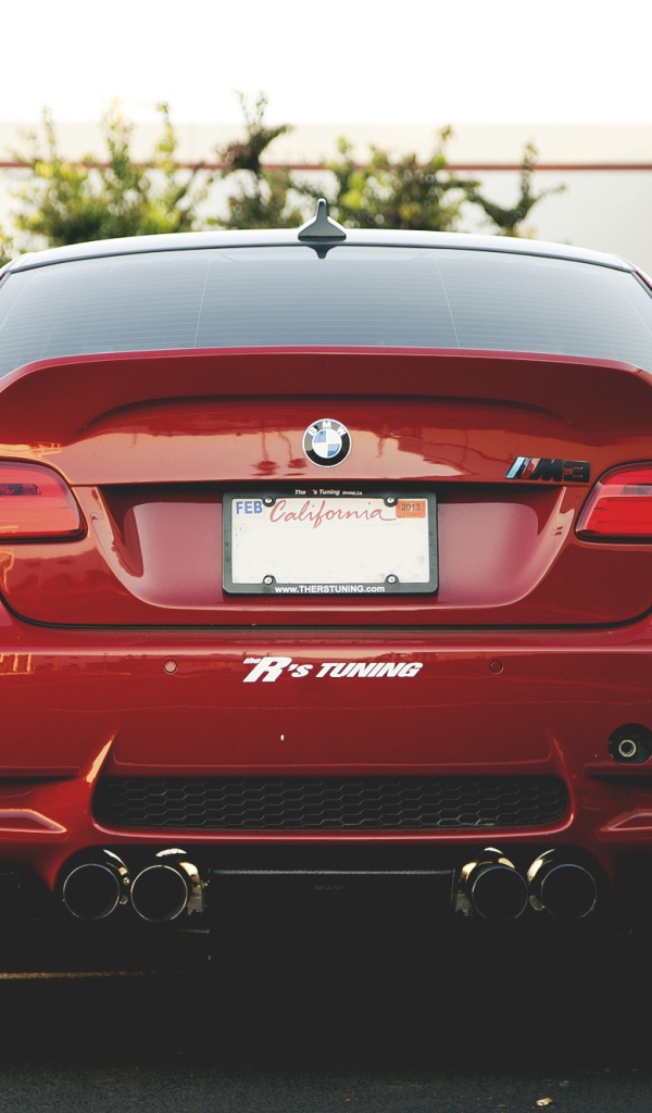 BMW на парковке