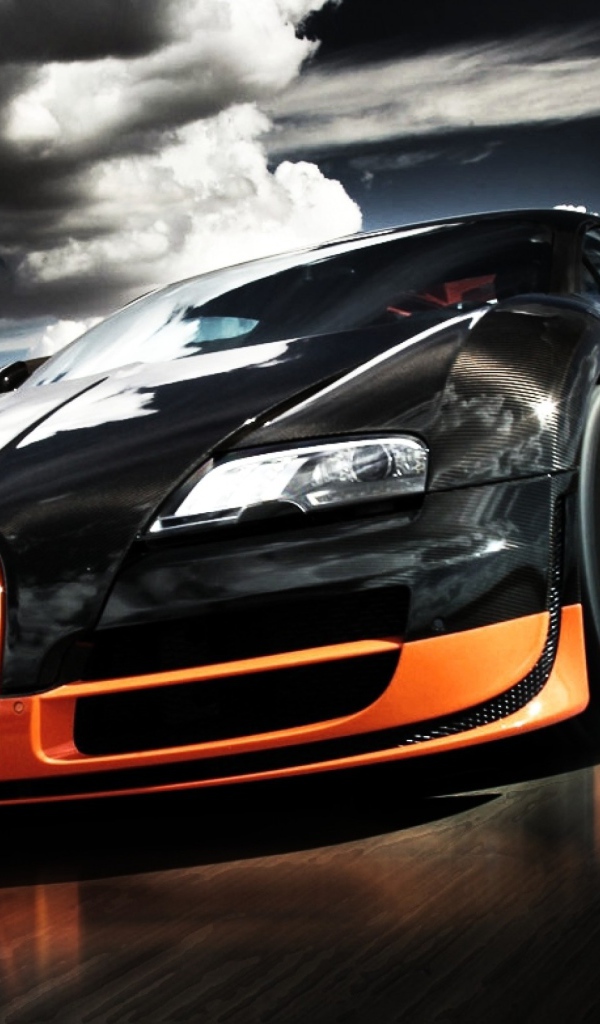 Bugatti под облачным небом