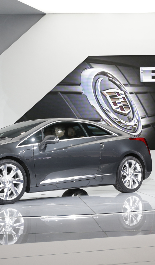 Красивый автомобиль Cadillac ERL 2014 года