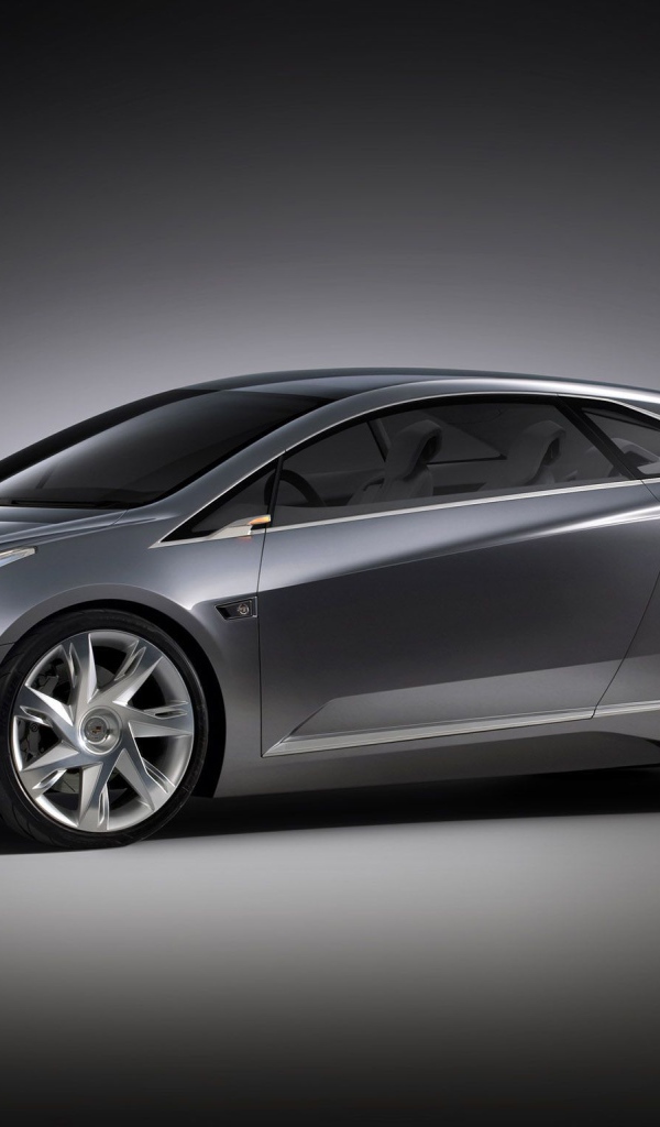 Автомобиль Cadillac ERL 2014 года на дороге