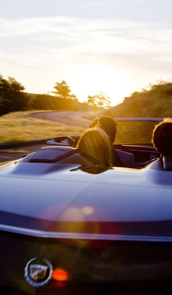 Кадиллак едет на закат