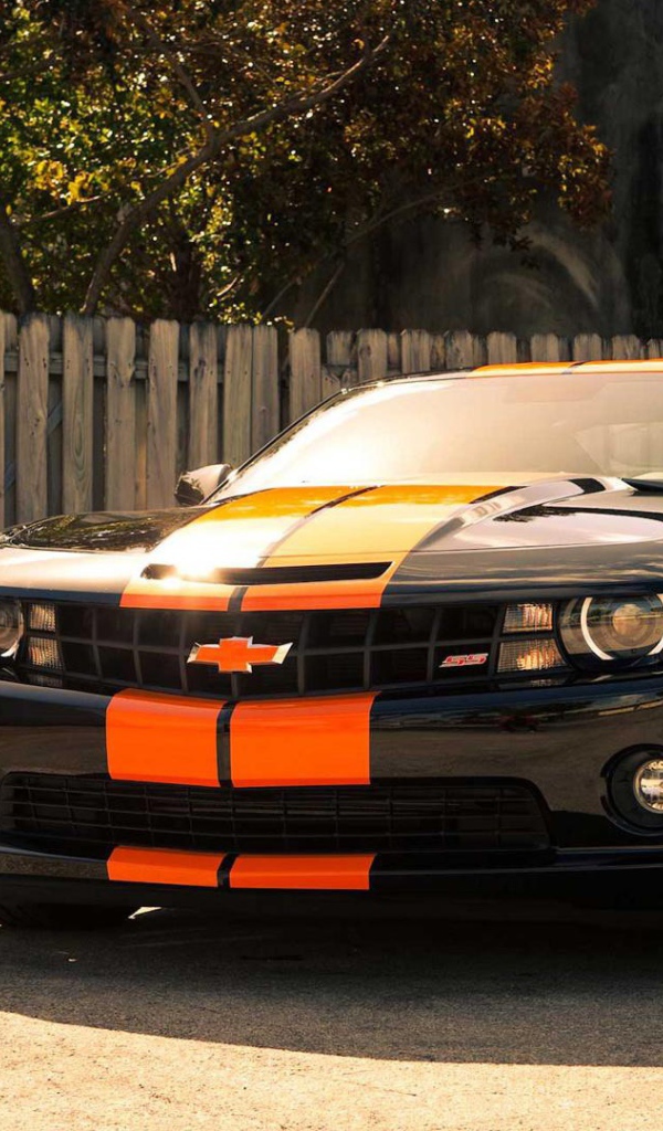 Красивый Chevrolet Camaro SS