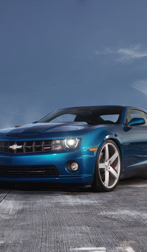 Синий шевроле камаро