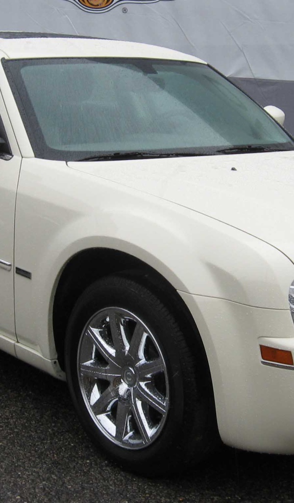 Кремовый Сhrysler 300c