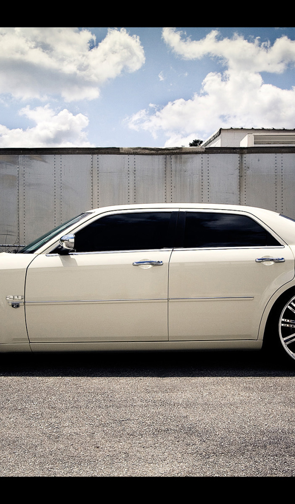 Белый Сhrysler 300c