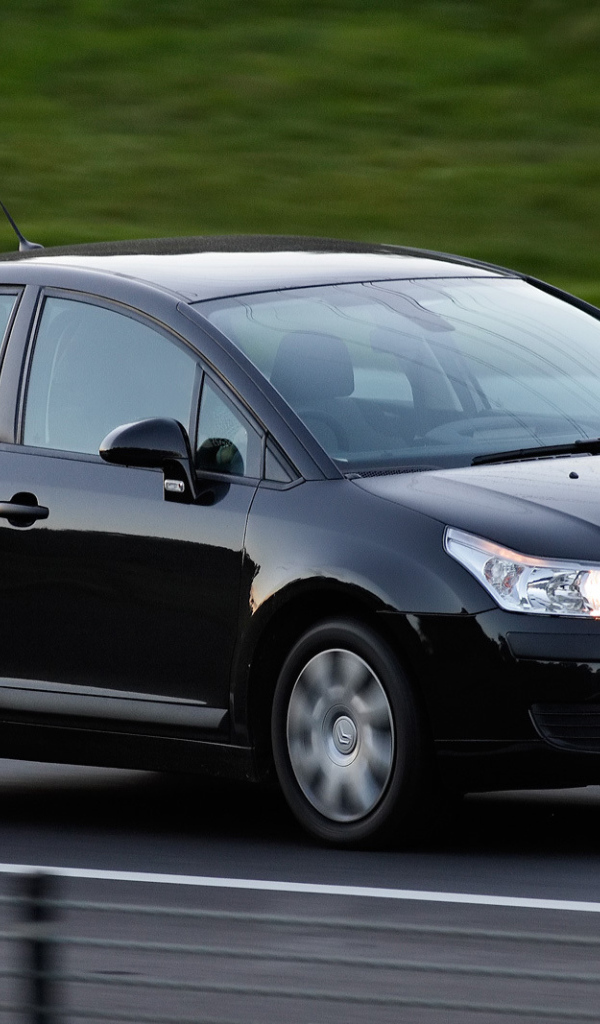 Черный Citroen C4