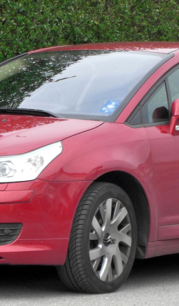 Новый красный Citroen C4