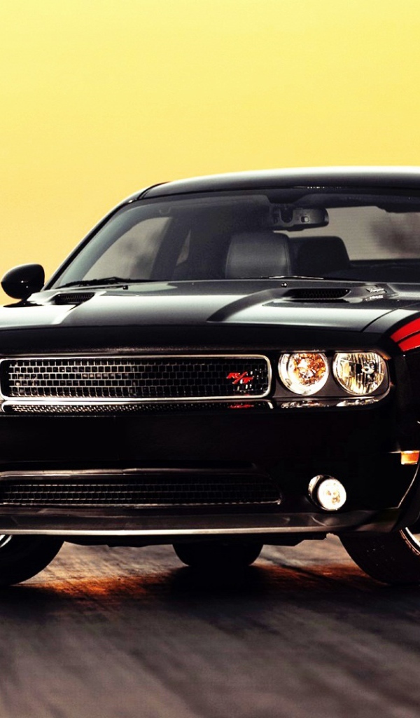 Автомобиль Dodge challenger