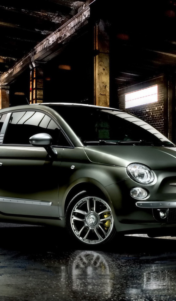 Красивый автомобиль Fiat 500