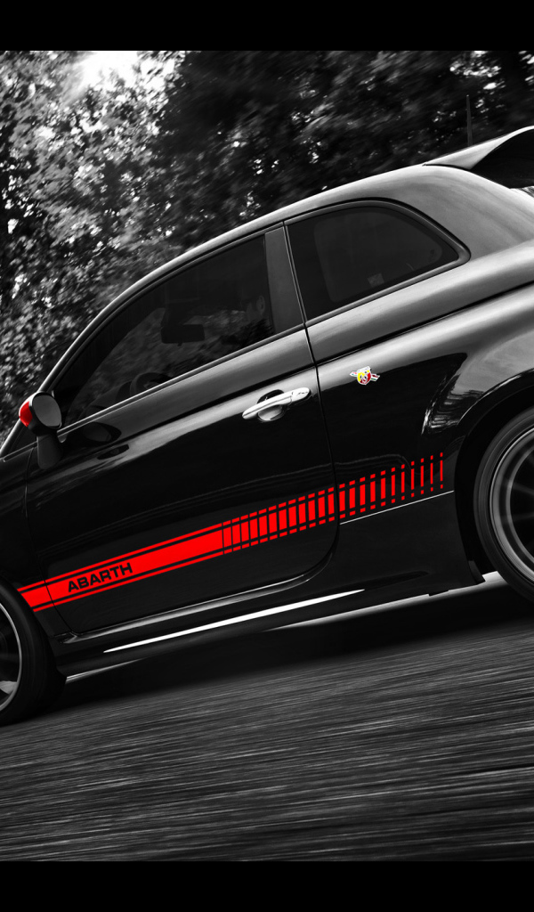 Красивый автомобиль Fiat 500 в Москве