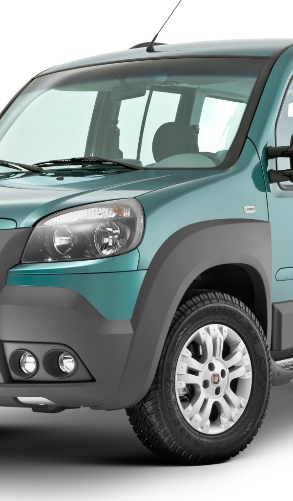 Красивый автомобиль Fiat Doblo