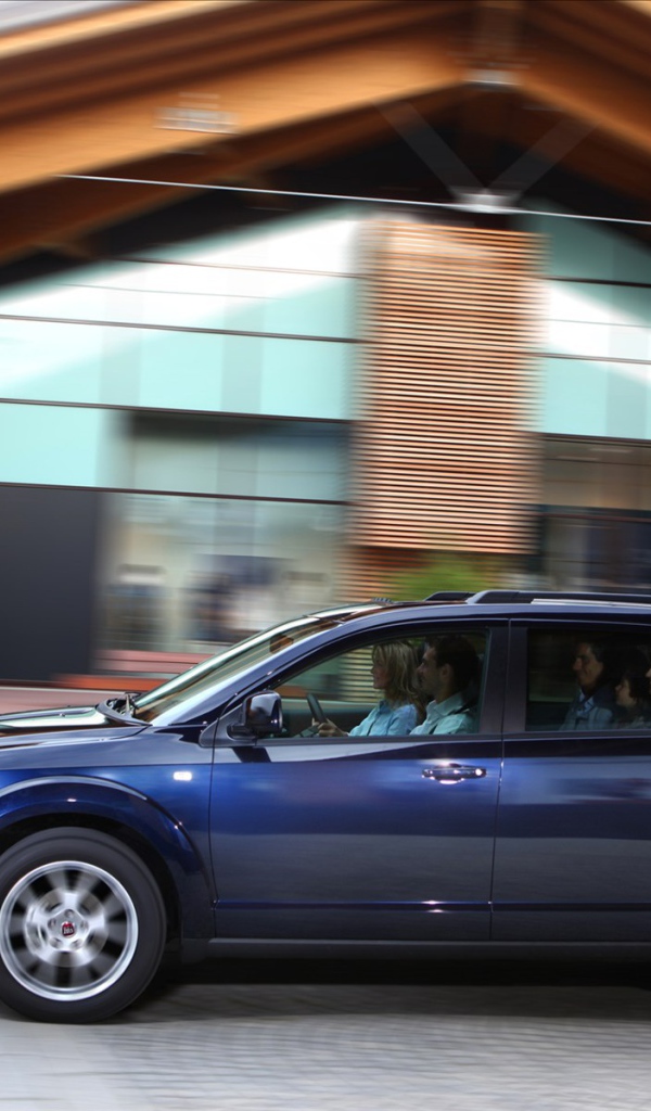 Автомобиль марки Fiat модели Freemont