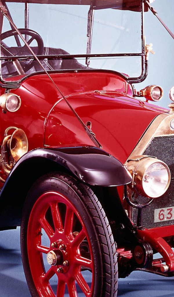 Старинный красный Фиат