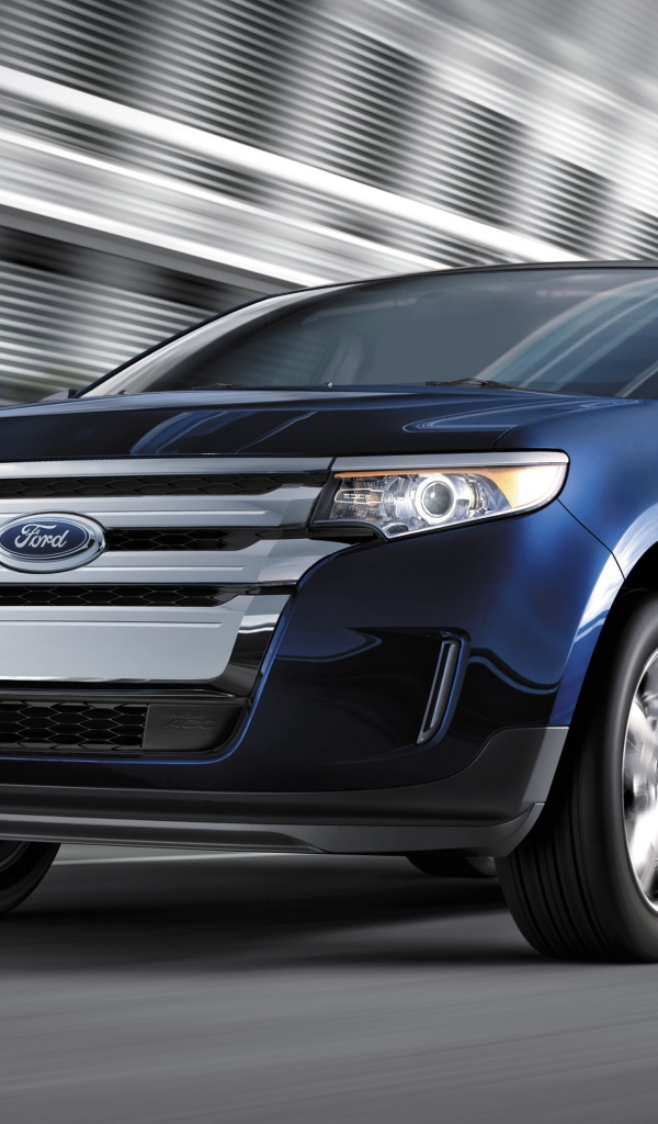 Автомобиль Ford Edge 2014 на дороге