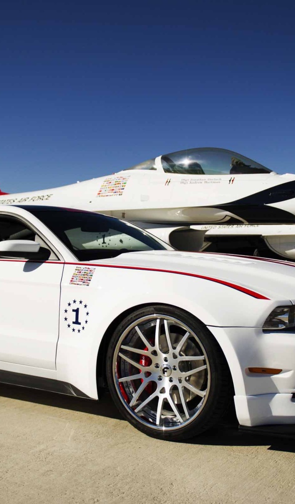 Надежная машина Ford Mustang 2014 года