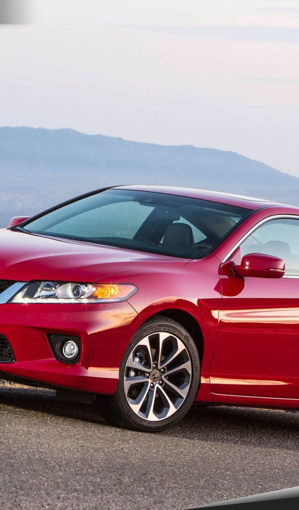 Красивый автомобиль Honda Accord 2013 в Москве