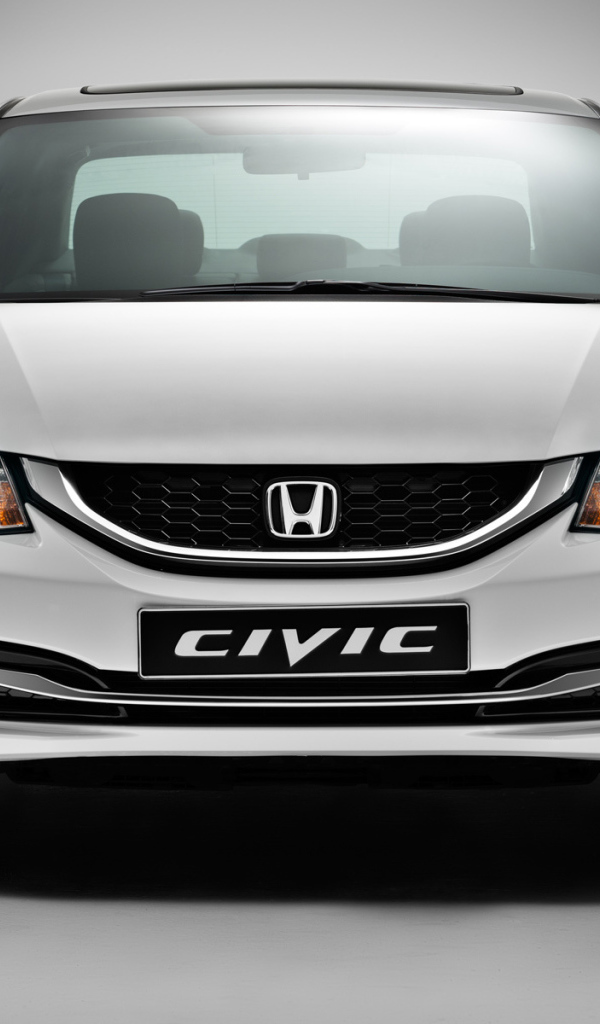 Автомобиль Honda Civic 4D на дороге