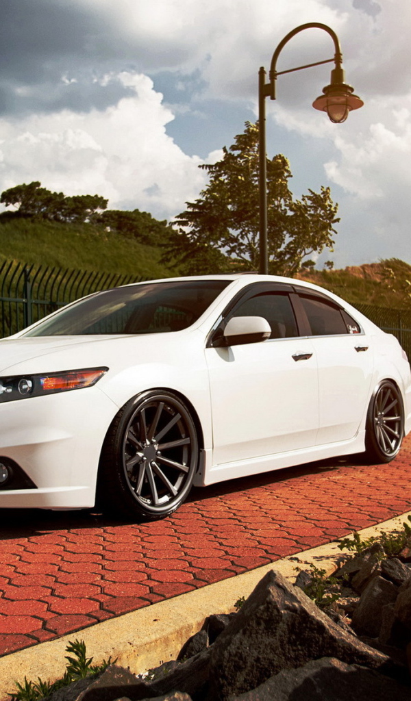 Автомобиль марки Honda модели Accord 2013