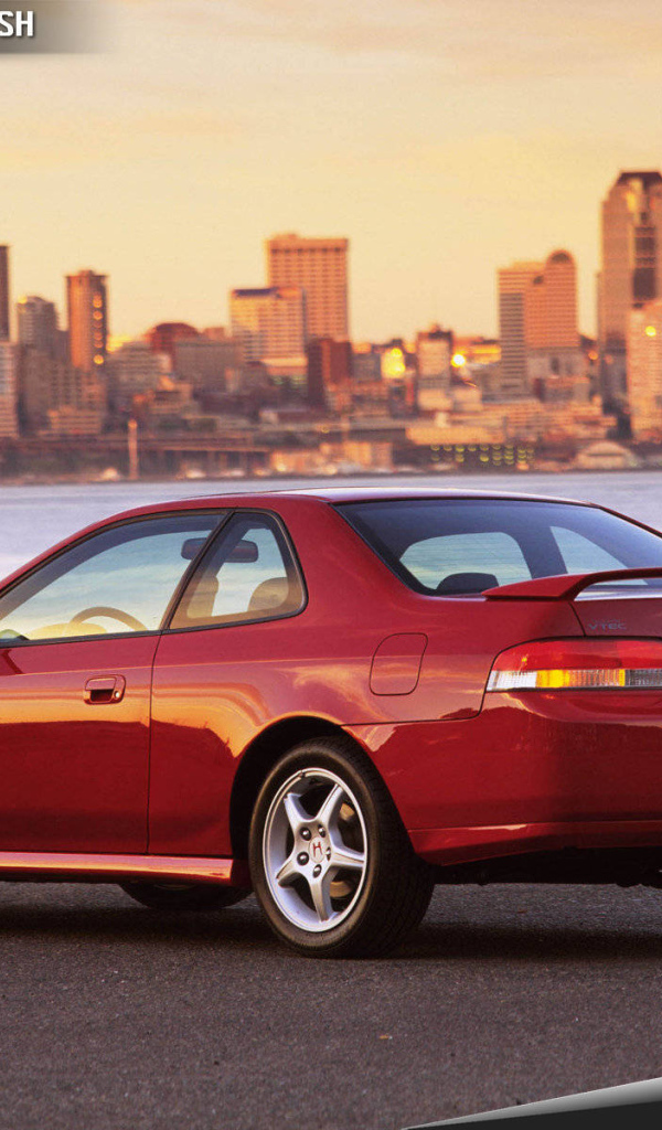 Автомобиль Honda Prelude club на дороге