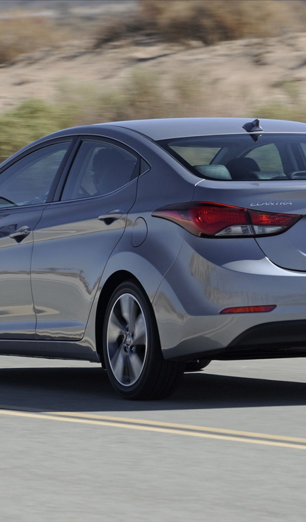 Красивый автомобиль Hyundai Elantra 2014