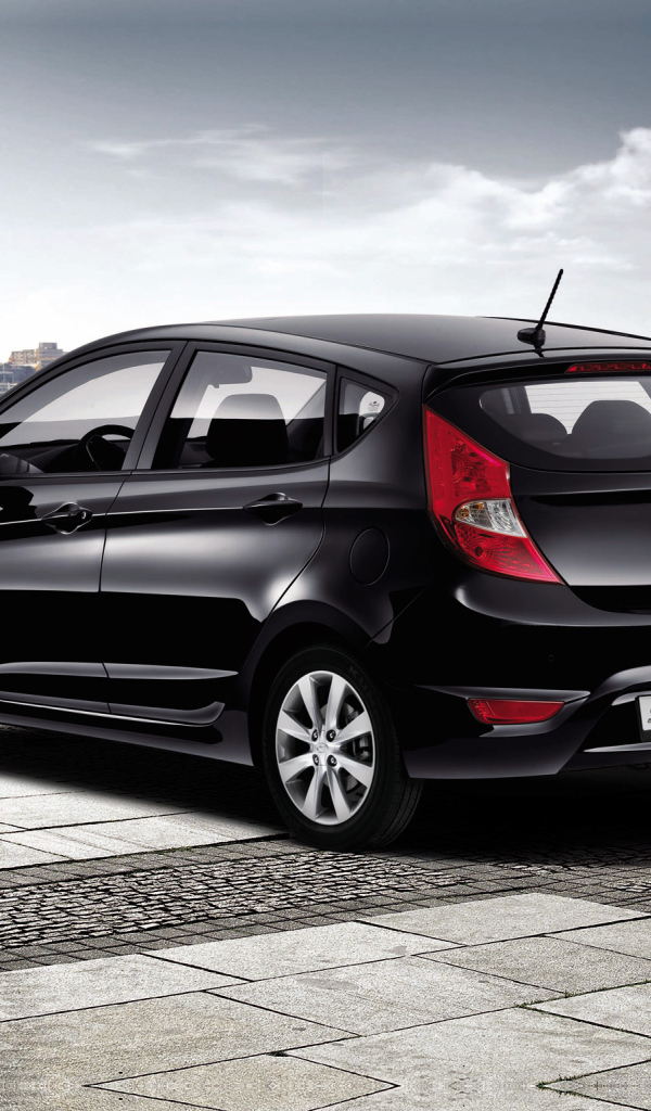 Красивый автомобиль Hyundai Solaris в Москве