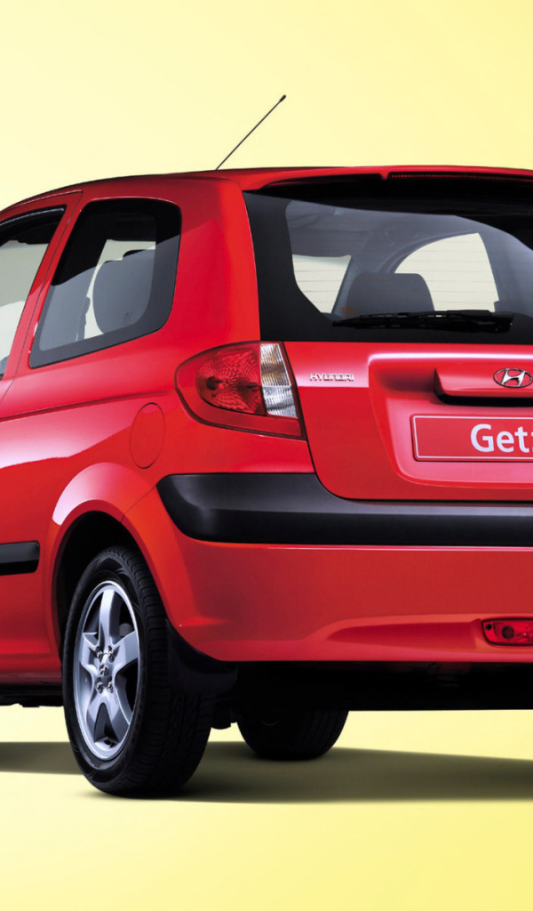  Автомобиль Hyundai Getz на дороге