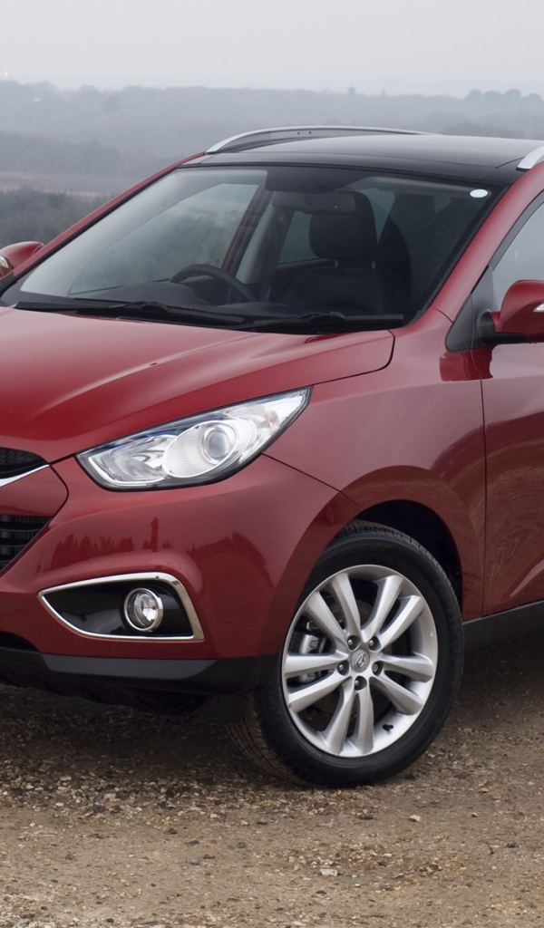  Автомобиль Hyundai IX35 на дороге