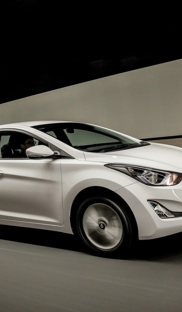 Test drive the car Hyundai Elantra 2014 
