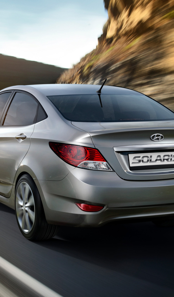 Автомобиль марки Hyundai модели Solaris