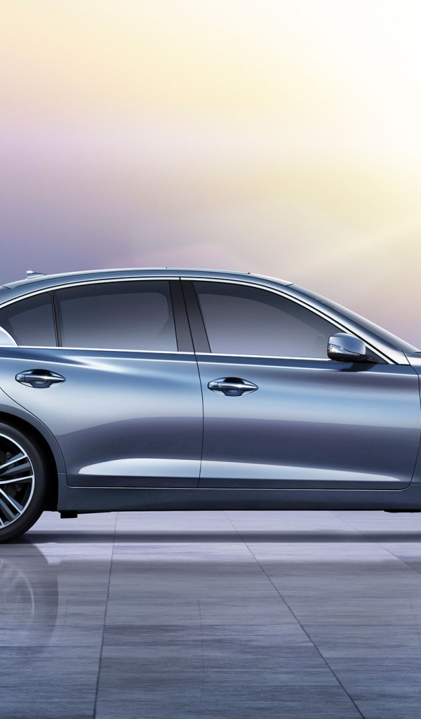 Новая машина Infiniti Q50 2014 года